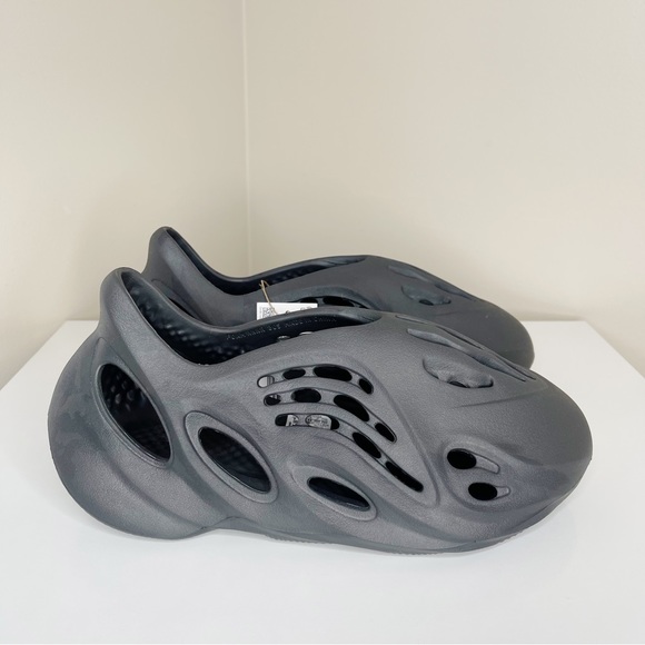 NWB adidas Yeezy Foam RNR - Picture 5 of 9